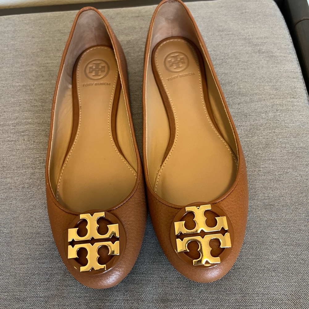 Tory Burch tan/gold size 6 flats